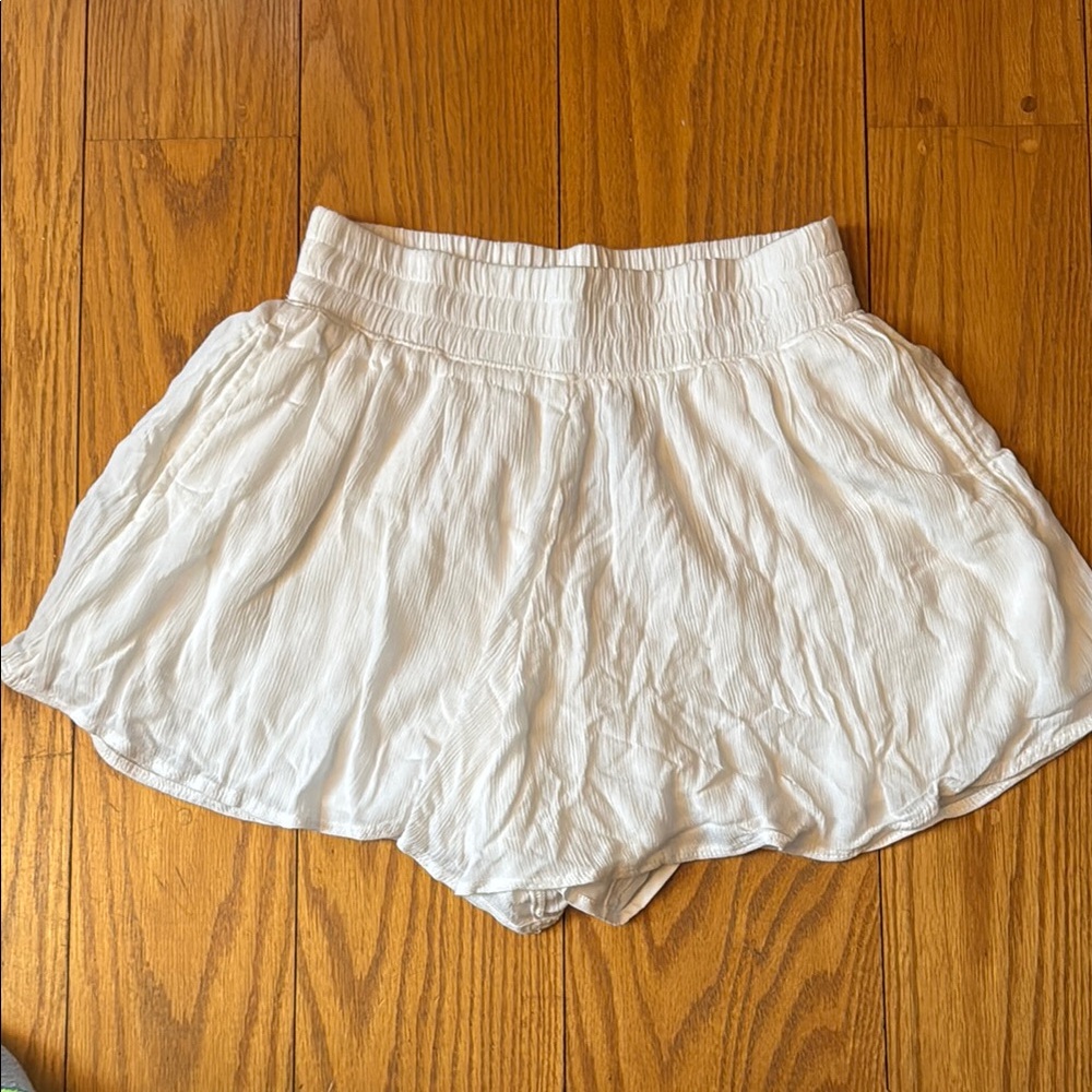 Hollister Women's White Flowy Shorts